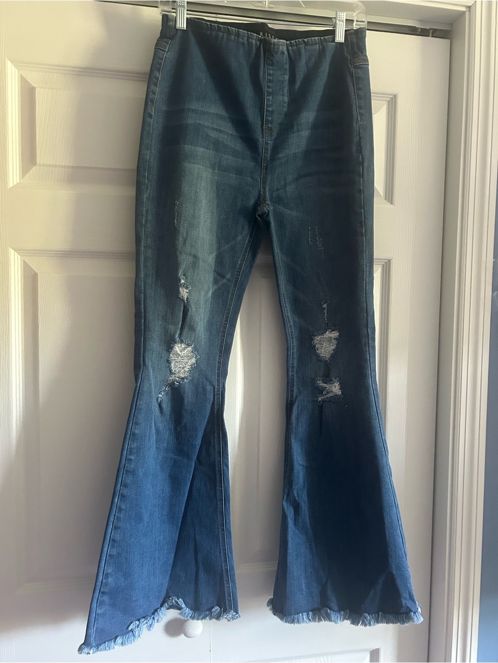 Distressed Pull up Flare Jeans with Frayed Hem